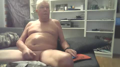 Snapshot of berra3232 chatting on October 7, 2025, 2:03 pm berra online show from October 7, 2025, 2:03 pm