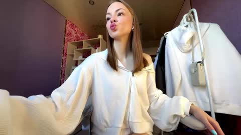 Snapshot of berry_buns chatting on October 6, 2025, 5:05 am Sofia online show from October 6, 2025, 5:05 am