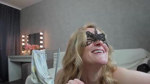 Snapshot of best__angelica chatting on December 15, 2024, 6:15 pm best__angelica online show from December 15, 2024, 6:15 pm