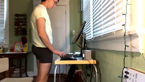 Snapshot of best_triam chatting on October 8, 2025, 10:18 pm best_triam online show from October 8, 2025, 10:18 pm