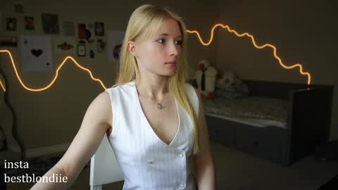 Chloe Next stream on Friday online show from March 3, 2025, 5:50 pm