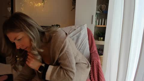 Vicky   online show from December 29, 2024, 9:06 am