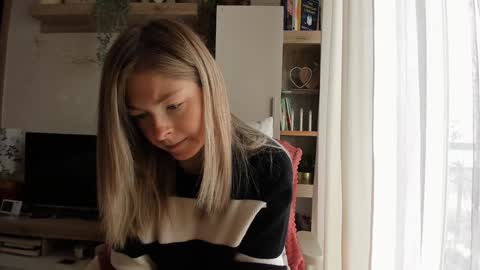 Vicky   online show from February 3, 2025, 8:57 am