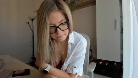 Vicky   online show from September 23, 2025, 6:27 am