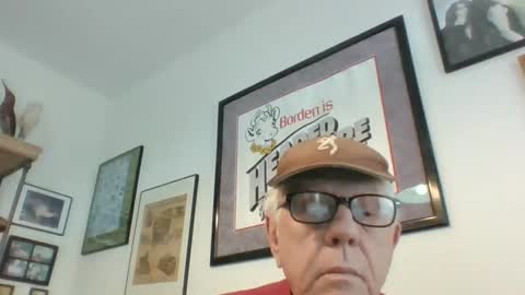 Snapshot of bestshot1951 chatting on December 9, 2024, 1:55 pm bestshot1951 online show from December 9, 2024, 1:55 pm