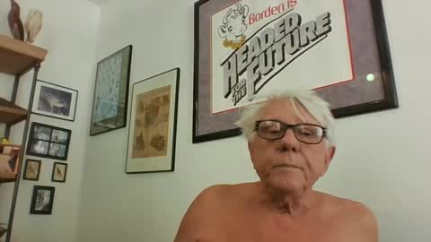 Snapshot of bestshot1951 chatting on January 13, 2025, 5:23 pm bestshot1951 online show from January 13, 2025, 5:23 pm