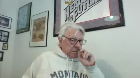 Snapshot of bestshot1951 chatting on February 19, 2025, 2:34 pm bestshot1951 online show from February 19, 2025, 2:34 pm