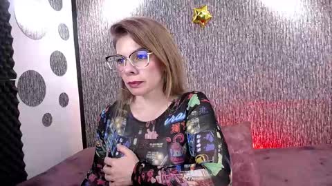 Snapshot of betsy_anub chatting on March 11, 2025, 1:37 am LINDA online show from March 11, 2025, 1:37 am