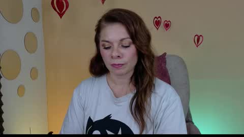 Snapshot of betsy_anub chatting on October 7, 2025, 12:52 am LINDA online show from October 7, 2025, 12:52 am