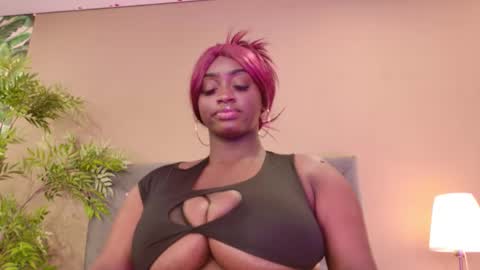 Snapshot of betsybennet chatting on November 27, 2025, 9:39 pm BETSY online show from November 27, 2025, 9:39 pm