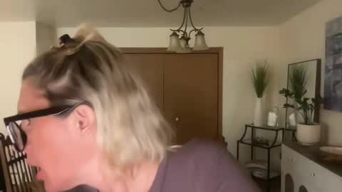 Snapshot of betterconvobesttime chatting on November 23, 2025, 2:22 am Best Time and Even better Convo online show from November 23, 2025, 2:22 am