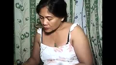 Snapshot of betty_83 chatting on December 16, 2024, 11:44 am betty_83 online show from December 16, 2024, 11:44 am