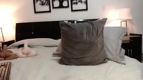 Catalina online show from December 27, 2024, 10:37 pm