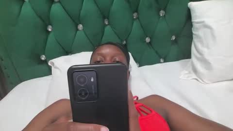 Snapshot of beverlyne5 chatting on November 1, 2025, 7:05 pm beverly online show from November 1, 2025, 7:05 pm