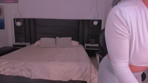 Bianca Pierce online show from November 9, 2025, 12:14 pm