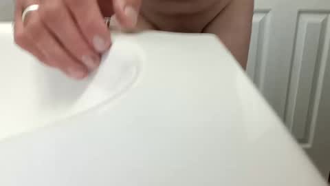 Snapshot of bibottom68942 chatting on October 24, 2025, 8:33 am bibottom68942 online show from October 24, 2025, 8:33 am