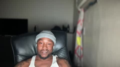 Snapshot of bigbackwoodcali chatting on January 18, 2025, 9:02 am bigbackwoodcali online show from January 18, 2025, 9:02 am