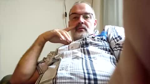 Snapshot of bigbibear88 chatting on December 15, 2024, 1:43 pm bigbibear88 online show from December 15, 2024, 1:43 pm
