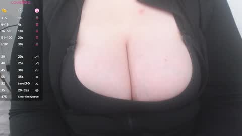 Snapshot of bigbittiesandfun chatting on January 2, 2025, 11:09 am bigbittiesandfun online show from January 2, 2025, 11:09 am