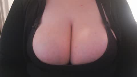 Snapshot of bigbittiesandfun chatting on January 20, 2025, 8:09 am bigbittiesandfun online show from January 20, 2025, 8:09 am