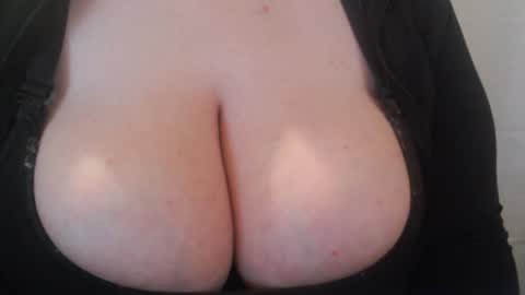 Snapshot of bigbittiesandfun chatting on March 5, 2025, 1:21 am bigbittiesandfun online show from March 5, 2025, 1:21 am