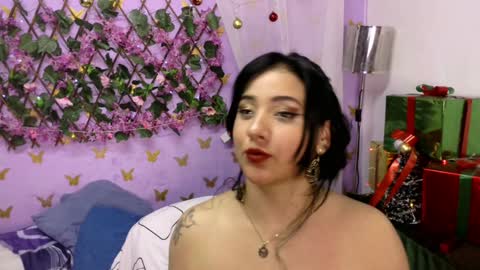 Snapshot of bigboobsrose chatting on December 13, 2024, 11:13 am Rose online show from December 13, 2024, 11:13 am