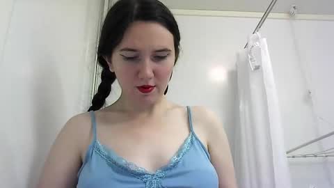 Isabella online show from September 15, 2025, 12:38 pm