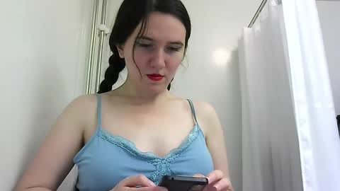 Isabella online show from September 29, 2025, 12:05 am