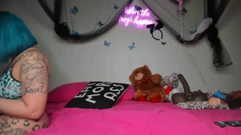 bigbuttsarena online show from February 17, 2025, 2:42 am