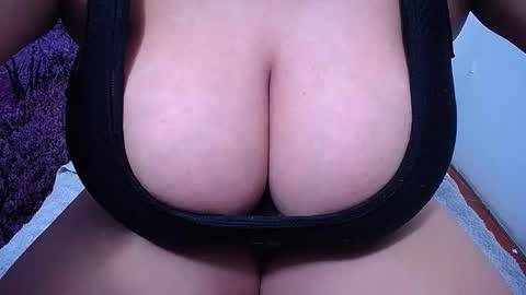  Sunny   online show from October 13, 2025, 9:37 pm