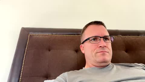 bigger22332233 online show from December 1, 2024, 6:19 pm