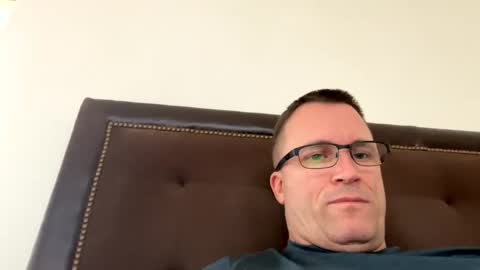 bigger22332233 online show from December 2, 2024, 4:09 pm