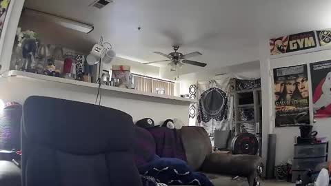 biggerisbetter21 online show from February 3, 2025, 4:41 pm