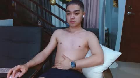 Snapshot of bigshowforyouxx chatting on December 16, 2025, 10:42 am Jay online show from December 16, 2025, 10:42 am