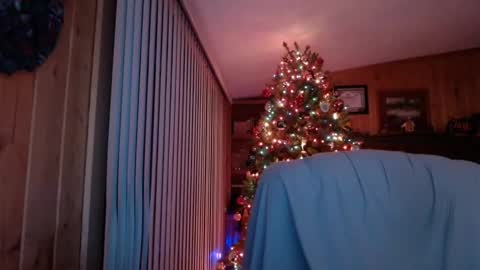 Snapshot of bigthicksatisfying2 chatting on December 20, 2024, 8:28 am bigthicksatisfying2 online show from December 20, 2024, 8:28 am