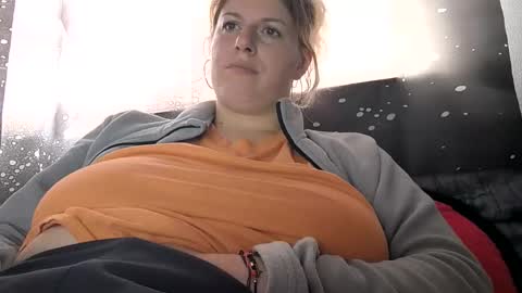 bigtitslala online show from November 17, 2025, 11:38 am