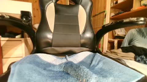 trick online show from December 8, 2024, 9:19 pm