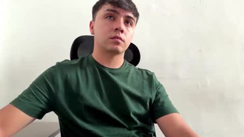 Snapshot of bigusdaddy chatting on December 14, 2025, 2:33 pm Aron Cooper online show from December 14, 2025, 2:33 pm