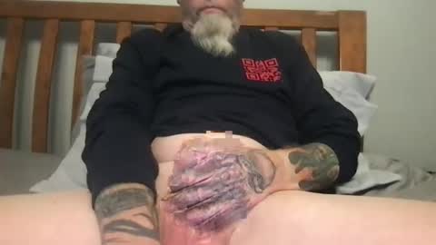 Snapshot of bigwhitedickdaddy69 chatting on January 6, 2025, 5:19 am Bigwhitedickdaddy and BabyCakes online show from January 6, 2025, 5:19 am