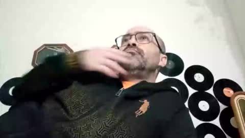 Snapshot of bilmapiedradura chatting on October 15, 2025, 12:00 am Bill online show from October 15, 2025, 12:00 am