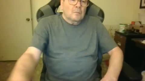 Snapshot of bink195234 chatting on December 4, 2024, 10:41 pm Bink195234 online show from December 4, 2024, 10:41 pm