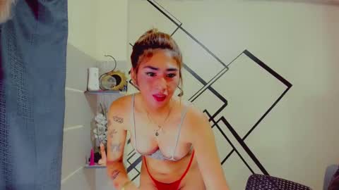 Snapshot of bitchcommanderstella chatting on December 28, 2024, 11:48 pm 3 online show from December 28, 2024, 11:48 pm