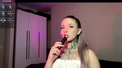 Snapshot of bklfeya chatting on November 17, 2025, 5:52 pm bklfeya online show from November 17, 2025, 5:52 pm