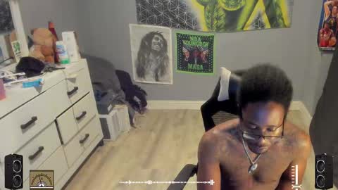 Snapshot of blaccanalmatters chatting on October 25, 2025, 1:13 am Plant Base Streamers From Pennsylvania online show from October 25, 2025, 1:13 am
