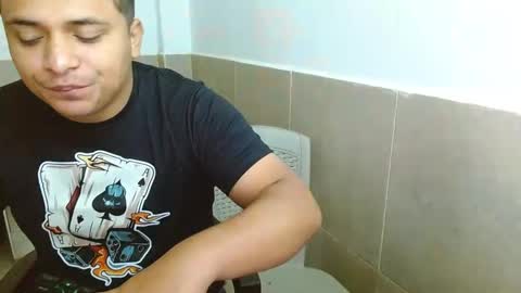 Snapshot of black__and__whiite chatting on October 15, 2025, 10:32 pm black__and__whiite online show from October 15, 2025, 10:32 pm