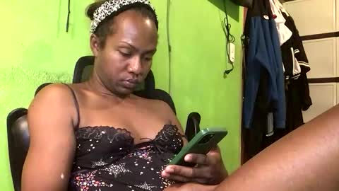 Crystal online show from October 12, 2025, 7:35 pm