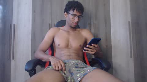 Snapshot of blackguy720 chatting on December 7, 2024, 3:41 pm Blackguy720 online show from December 7, 2024, 3:41 pm