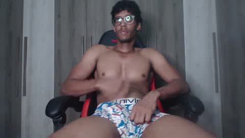 Snapshot of blackguy720 chatting on December 21, 2024, 3:03 am Blackguy720 online show from December 21, 2024, 3:03 am