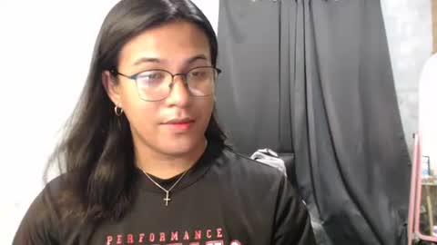 Ellez online show from October 23, 2025, 7:45 pm