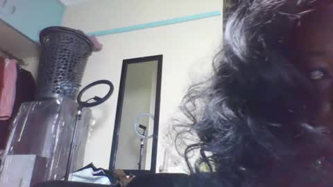 Snapshot of blackprincess25 chatting on October 8, 2025, 1:36 am Lorraine online show from October 8, 2025, 1:36 am